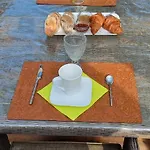 La Perle Studio Avec Kitchenette Et Jacuzzi Bed and Breakfast Gauriaguet