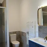 La Perle Studio Avec Kitchenette Et Jacuzzi Bed and Breakfast 3*