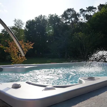 Domaine Des Pierres Precieuses - Chic Et Charme A La Campagne - Chambre Climatisee Avec Kitchenette - Acces Pmr 3*