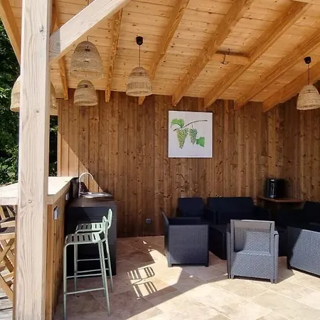 La Perle Studio Avec Kitchenette Et Jacuzzi 3*