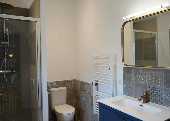 La Perle Studio Avec Kitchenette Et Jacuzzi Bed & Breakfast 3*