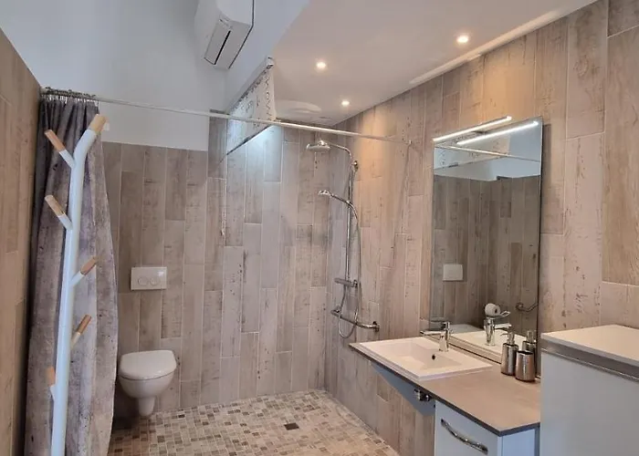 La Perle Studio Avec Kitchenette Et Jacuzzi